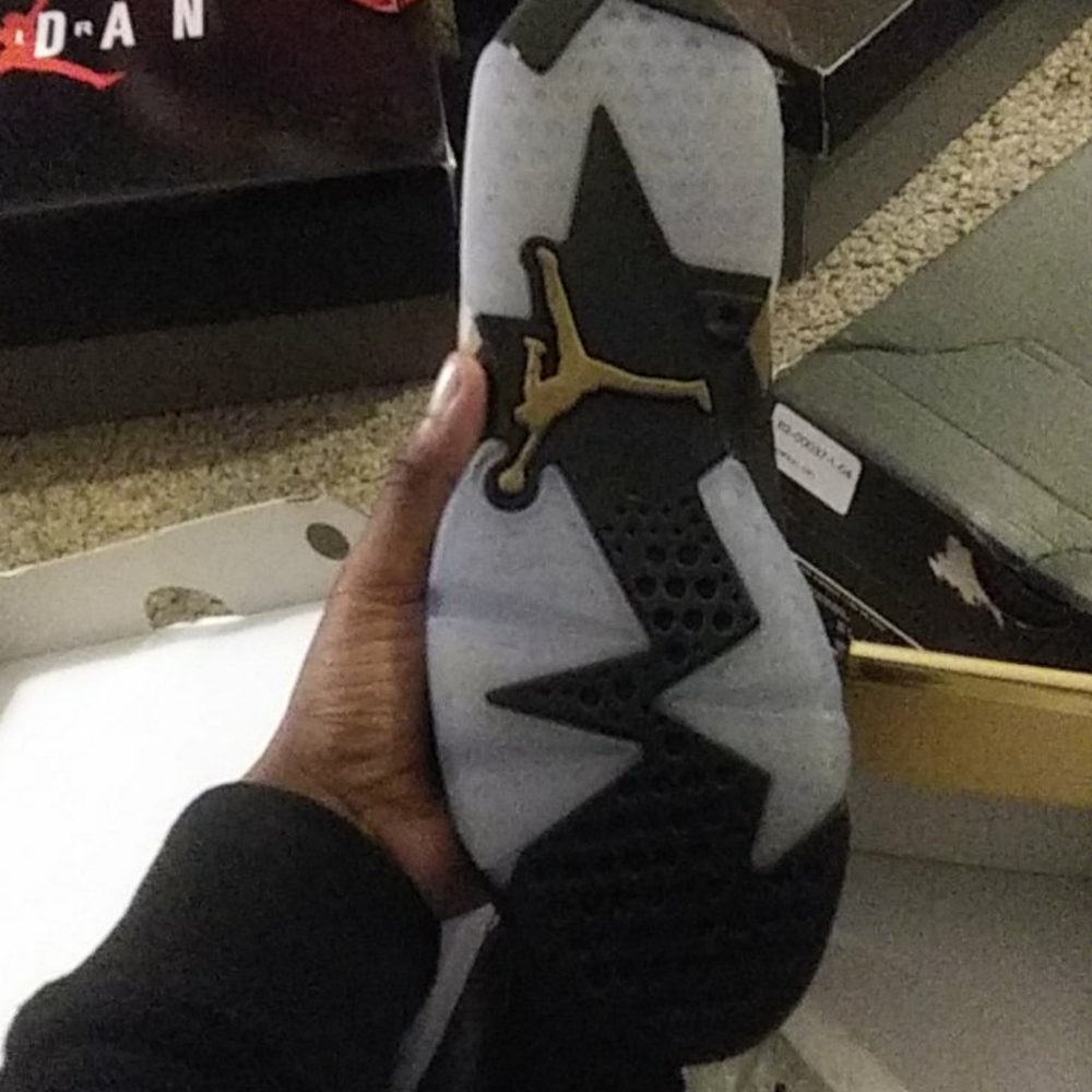 Jordan 6 - Picture 5 of 6